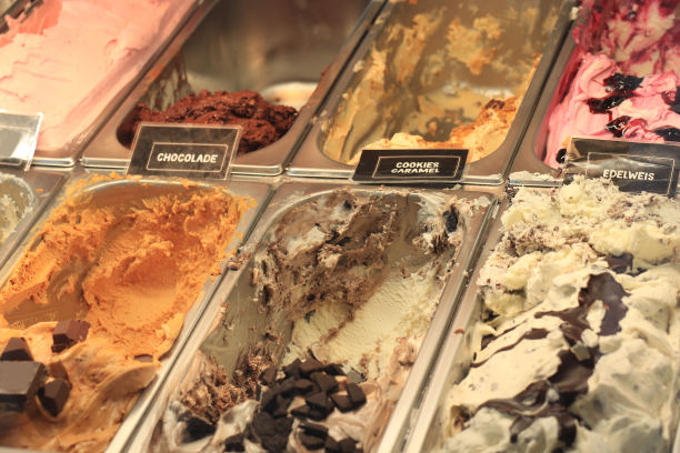 不同口味的冰淇淋图片下载