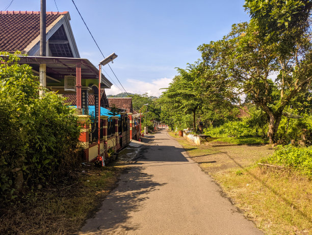印尼布利塔的乡村道路图片下载