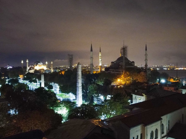 日落时分，土耳其伊斯坦布尔的苏丹艾哈迈德清真寺图片下载