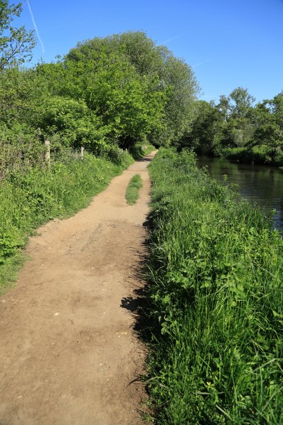 英国萨里的韦河小径图片下载
