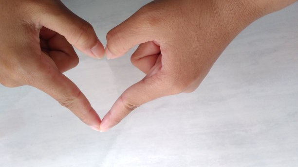 手指组成一颗心图片下载