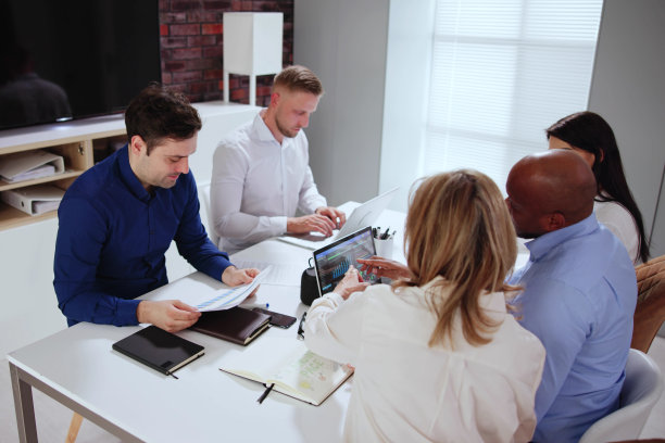 业务团队在办公室图片下载