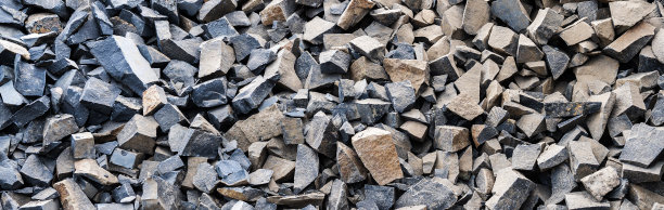 大灰色花岗岩砾石背景。以碎石为背景。建筑石材。图片下载