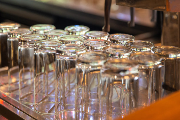 高杯鸡尾酒图片下载