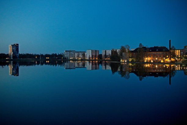 平静的奥卢河图片下载