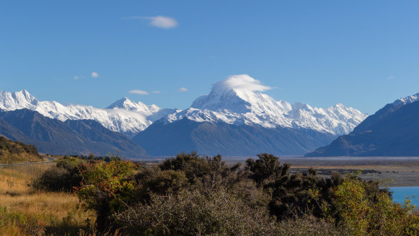 新西兰南岛南阿尔卑斯山的库克山被雪覆盖图片下载