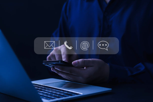 电子邮件，地址，实时聊天，手机屏幕上的wifi上网。图片下载
