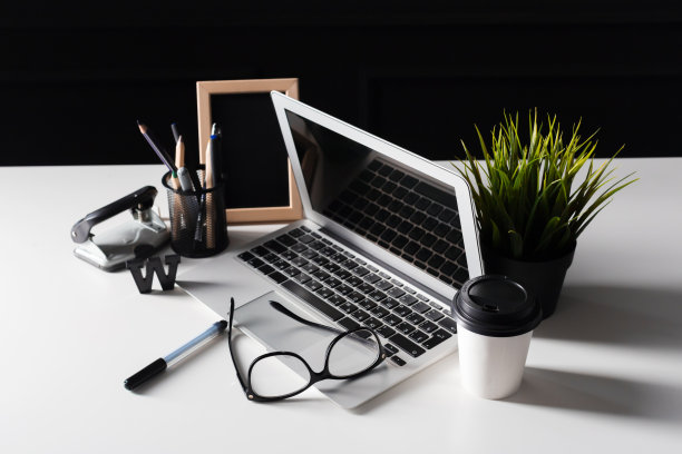 办公皮制办公桌、电脑桌、用品图片下载