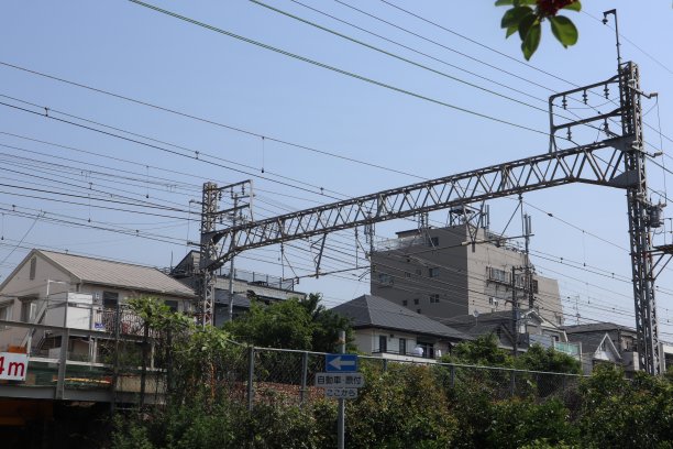 电连接天空和地球。图片下载