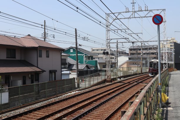 一条通天的现代铁路图片下载