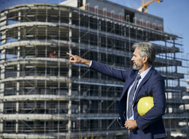 商人建筑工地企业建筑师建筑工程师建筑商建筑人男子头盔蓝图工人承包商成人工程工业建筑工地图片下载