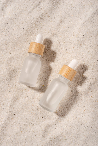 装化妆品的玻璃瓶。图片下载