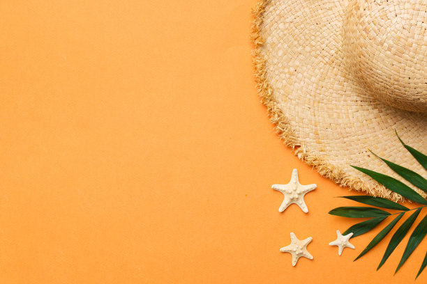 暑假。夏季概念草帽和热带树叶。平铺，俯视图，复制空间图片下载