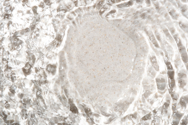 沙子背景上的水的纹理。图片下载