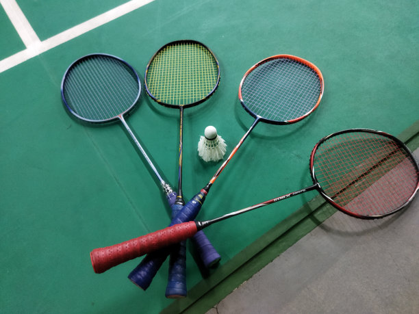 羽毛球拍与羽毛球杆图片下载