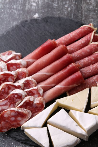 照片切片香肠和奶酪片图片下载