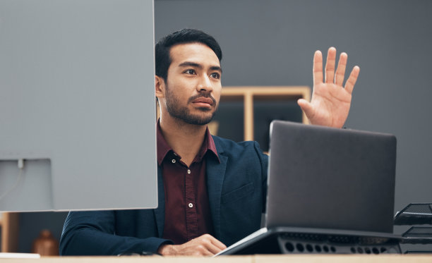 笔记本电脑，虚拟网络手势和工作人员ux网页设计，应用程序线框或网站数字化转型。信息技术，仪表盘hud和图形设计渲染多媒体软件图片下载