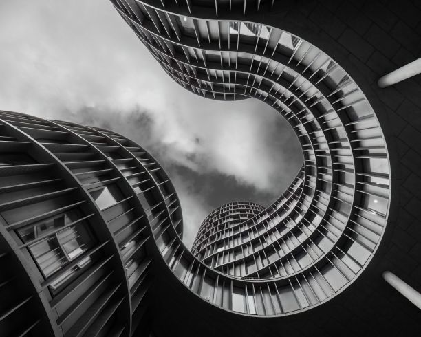 一座现代建筑的灰色照片图片下载