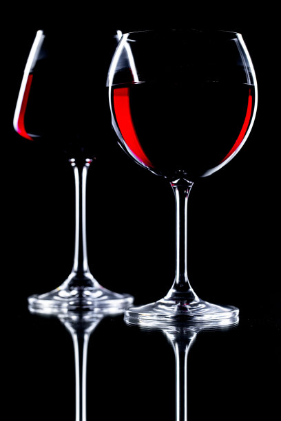 黑底红酒酒杯图片下载