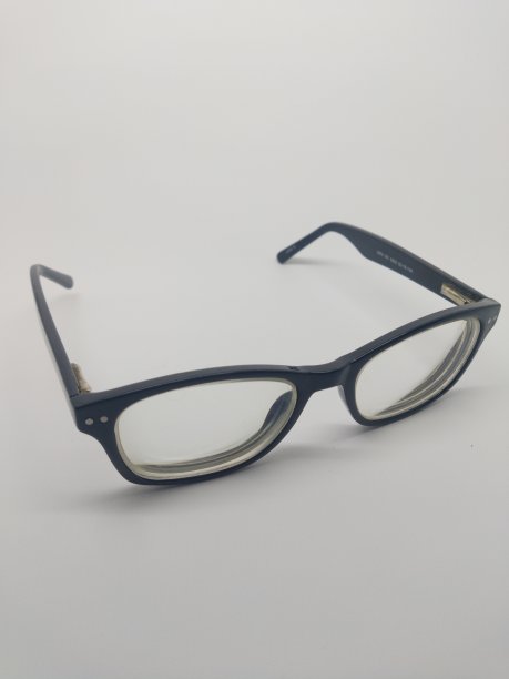 黑框眼镜孤立在白色背景在摄影棚拍摄图片下载