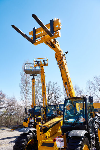 展览中的伸缩轮式装载机图片下载