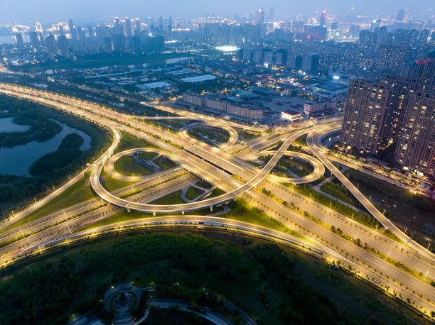 俯瞰城市的立体交通图片下载