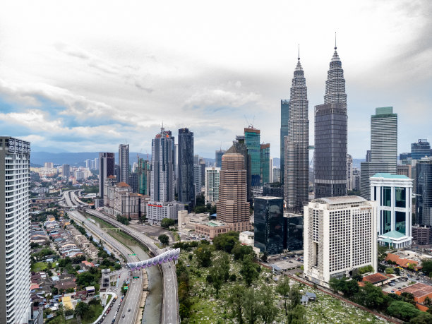 Saloma大桥和吉隆坡市中心(KLCC)。图片下载