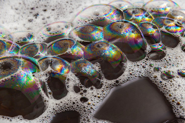 宏观上看肥皂泡。图片下载