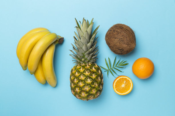 彩色背景上的新鲜水果，俯视图图片下载