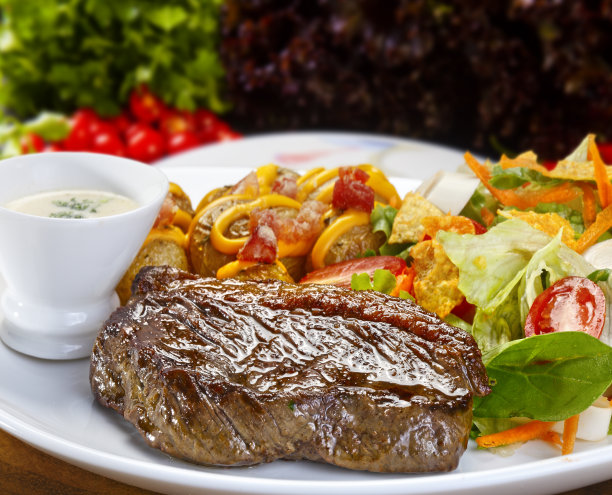 Picanha配土豆和蔬菜图片下载