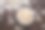 一碗美味的爆米花放在木桌上，平躺着图片下载