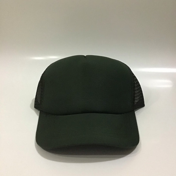 一顶深绿色卡车司机帽子的正面照图片下载