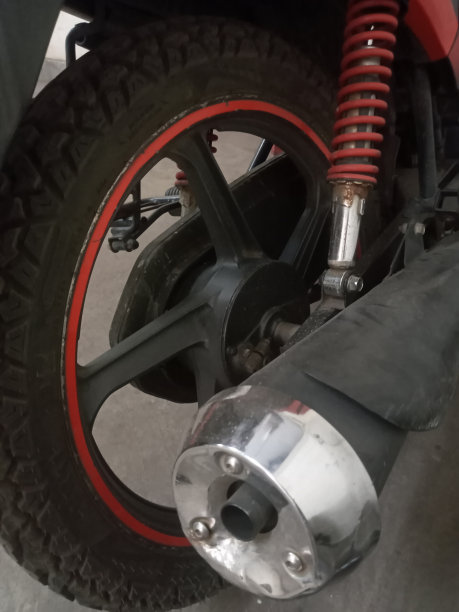 照片的自行车轮胎与帆管图片下载