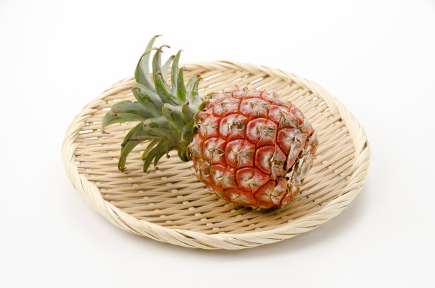 来自冲绳石垣岛的新鲜成熟凤梨(桃松)图片下载