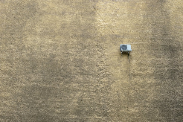 旧墙上装着空调图片下载