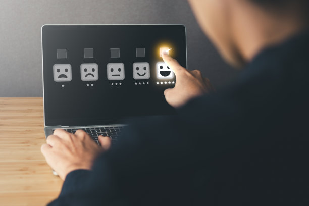 商人点五星调查评定图标为顾客满意度评分。顾客满意概念。图片下载