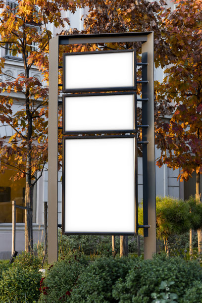 带有空白显示屏的广告牌。复制空间，添加文字或照片图片下载