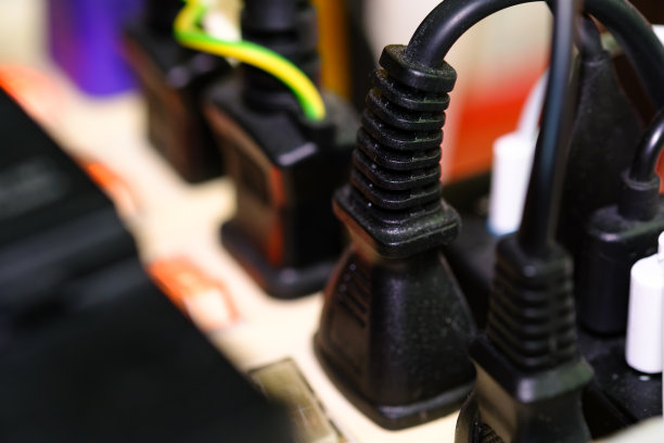 使用一个电源插板(多个插座连接插头)图片下载