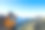 登山客在山顶拍照。图片下载