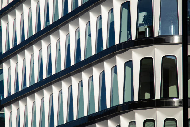 伦敦商业和金融区的钢铁和玻璃幕墙图片下载