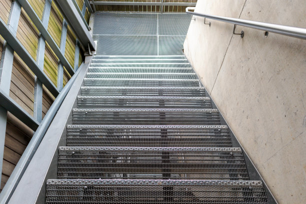 带有通风槽的金属通风天花板图片下载