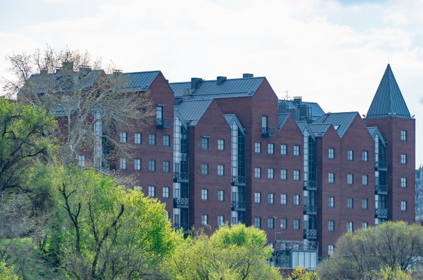 公寓建筑外观的几何现代感。豪宅的建筑细节。图片下载