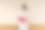 穿着日本传统和服的年轻女子在日式木屋里图片下载