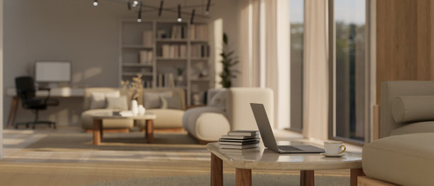 现代办公休息室咖啡桌上的笔记本电脑侧视图图片下载