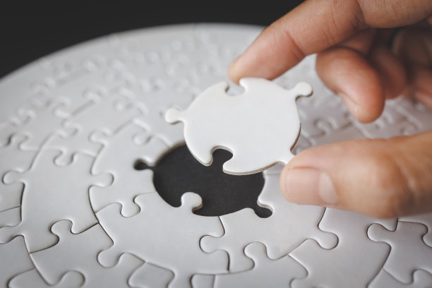 手放最后一块拼图完成任务。完成最后的任务时，缺少了一块拼图，而经营理念又缺少了一块拼图。图片下载