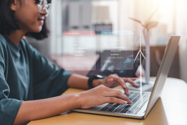 风车，接口，涡轮机，生态，技术，资源，未来，工程，程序，编码。程序员正在编程设置风车系统，然后涡轮机准备生态建设。图片下载