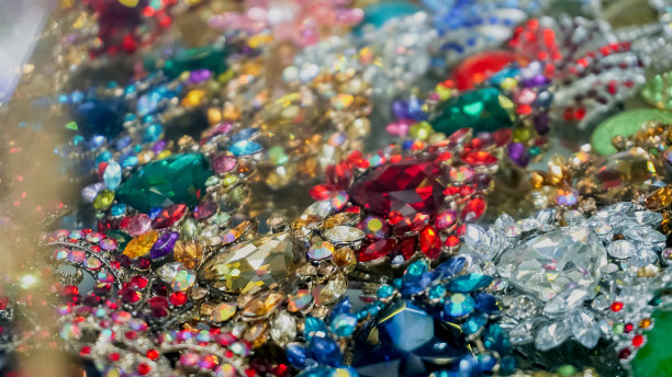 玛瑙戒指具有美丽的色彩图片下载