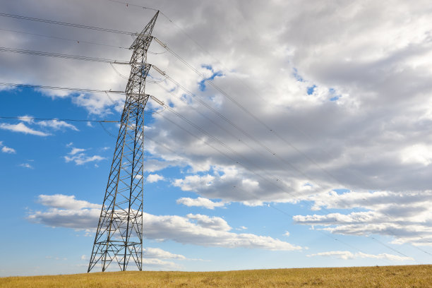 电线。能源产业。工业配电。可再生能源的生产图片下载