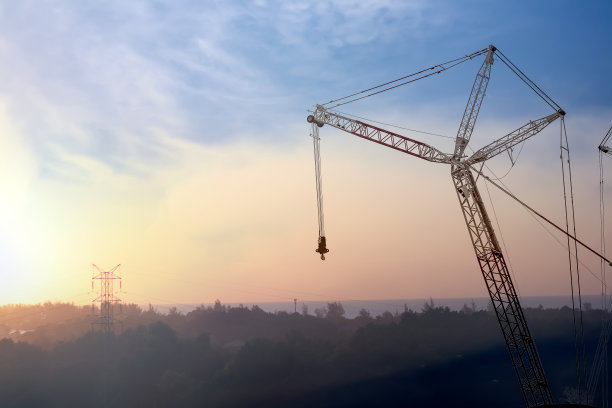 塔式起重机吊装、移动式起重机吊装、臂架吊装元件等都是建筑工地实用吊装设备建设的概念。图片下载