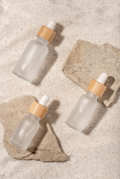 装化妆品的玻璃瓶。图片下载